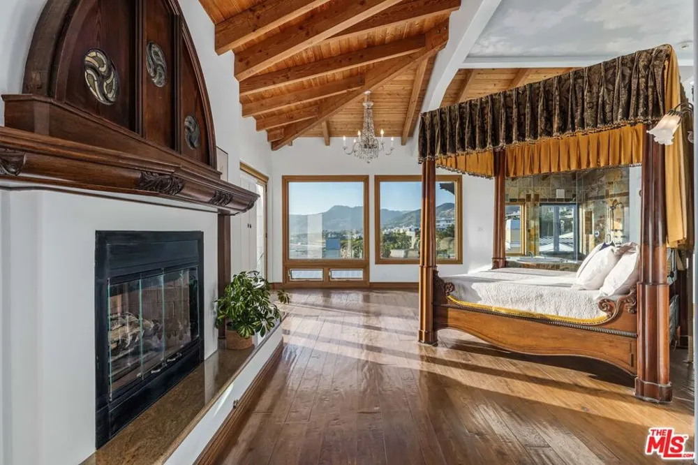 7007 Birdview Avenue Malibu, CA 90265