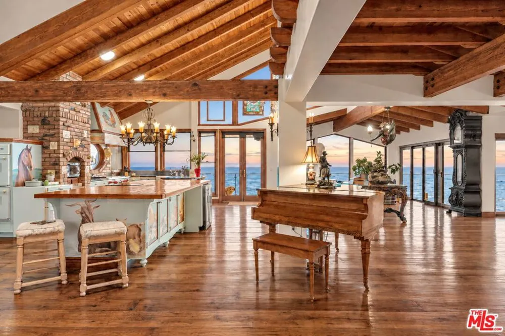 7007 Birdview Avenue Malibu, CA 90265