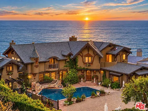 7007 Birdview Avenue