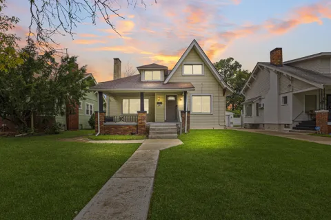 247 Moss Street