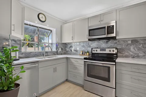 305 Congressional Way