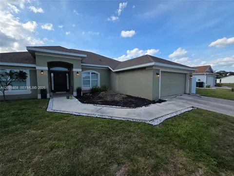 1005 SW Bay State Rd