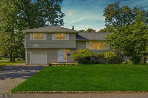 10 Aldom Cir