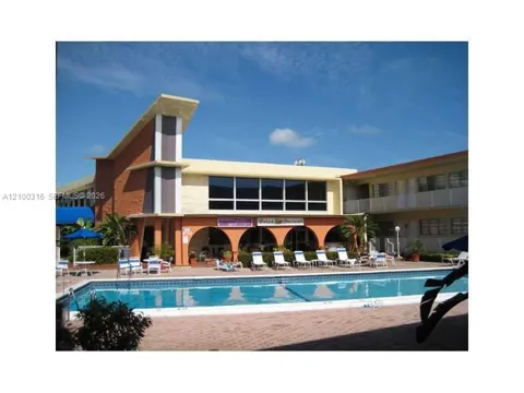 26 Diplomat Pkwy #2356