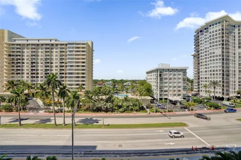 5601 Collins Ave #620