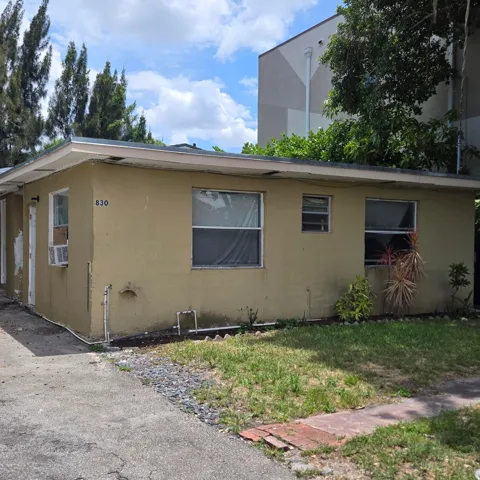 830 SW 14th Street #2