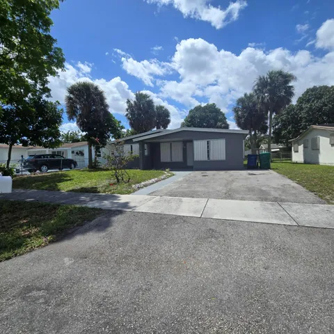 3860 NW 8th Place