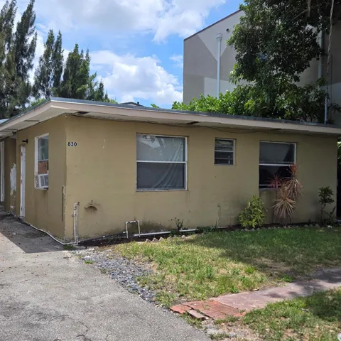 830 SW 14th Street #2