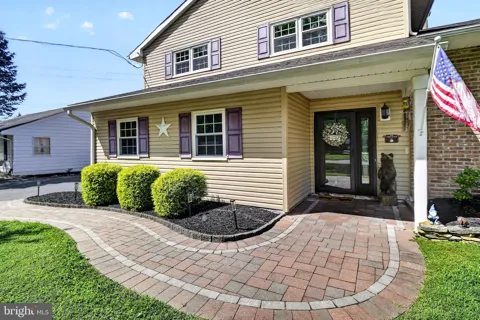 14 CHERRYBOOK LANE