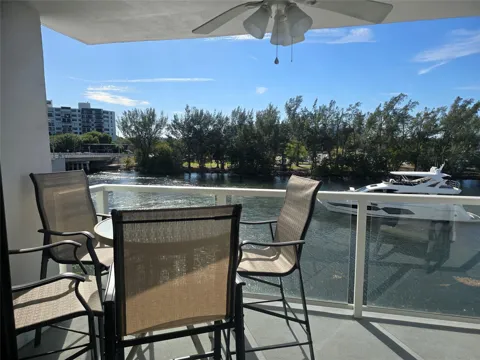 1401 RIVERSIDE DRIVE #405
