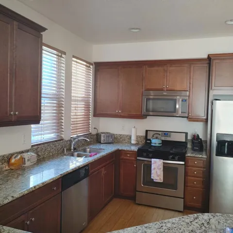 1875 CHAMPAGNE CT