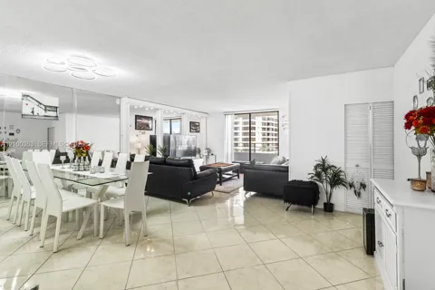 600 Three Islands Blvd #612
