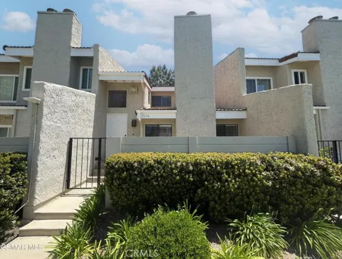 5694 E Los Angeles