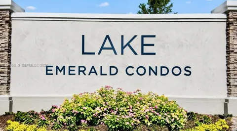 112 Lake Emerald Dr #109