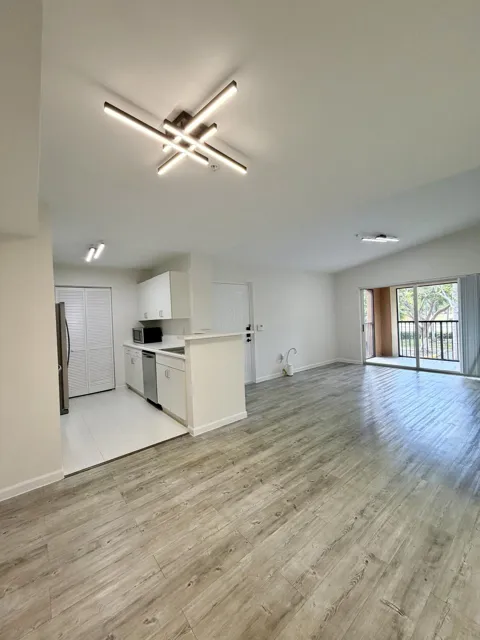 4852 STATE ROAD 7 #207