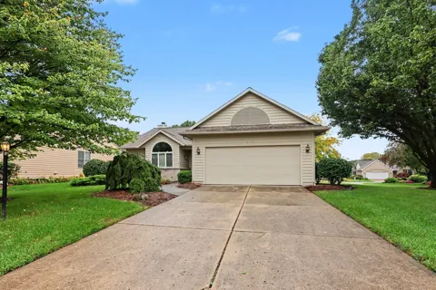 6915 Fairway Vista Drive SE