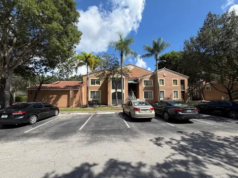 4852 STATE ROAD 7 #207