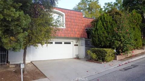 22762 Avenue San Luis