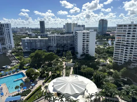 2500 Parkview Dr #2018