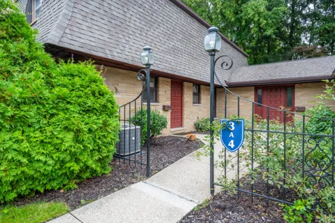 2727 S Lakeshore Drive #3