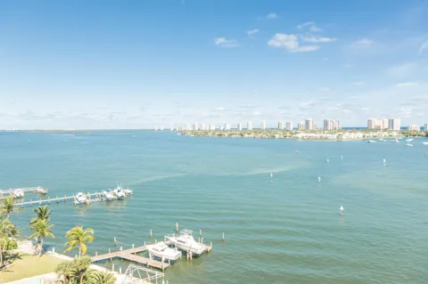 2650 LAKE SHORE DRIVE #805