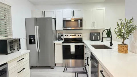 1800 Lauderdale Ave #1117
