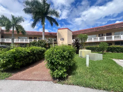8851 Sunrise Lakes Blvd #109