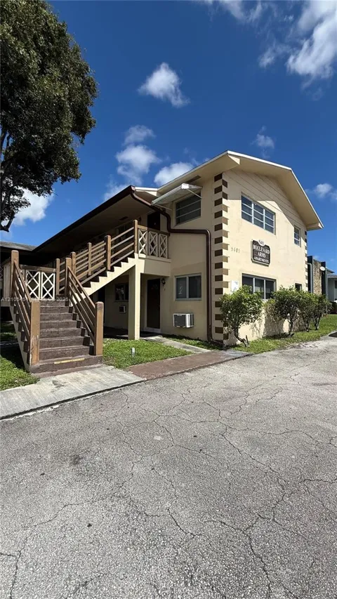5401 Hollywood Blvd #15