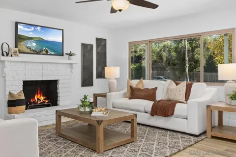 2738 Oak Hill Dr