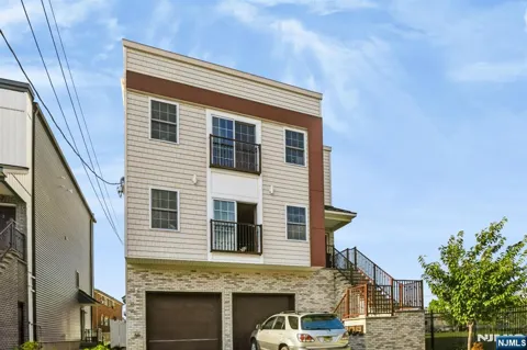 315 Doyle Street 313
