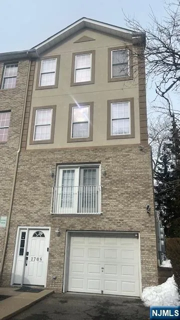 17 Zabriskie Street 1705