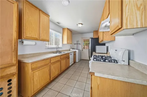 44745 6th E