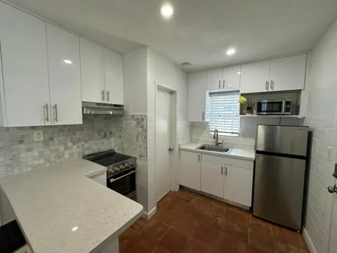 2703 NE 6TH LANE #2