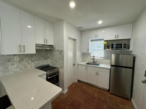 2703 NE 6TH LANE #2