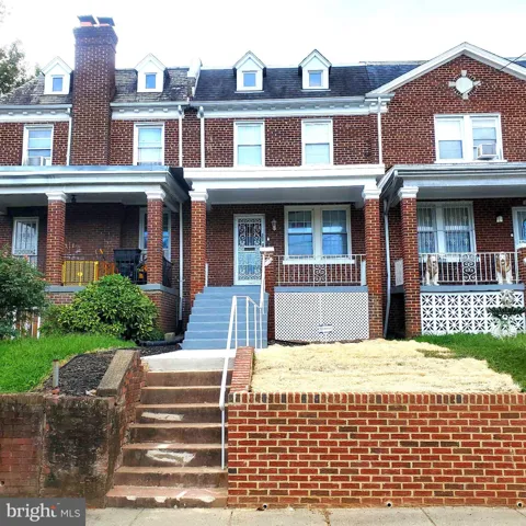 302 EMERSON STREET NW