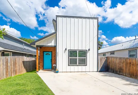 3007 CHIHUAHUA ST