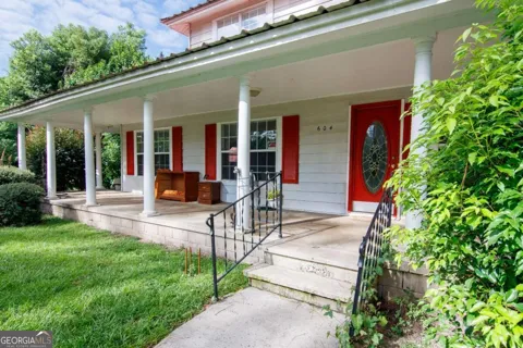 604 Jackson ST