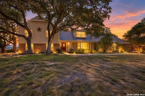 544 MILITARY DR