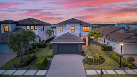 537 SE Fascino Circle