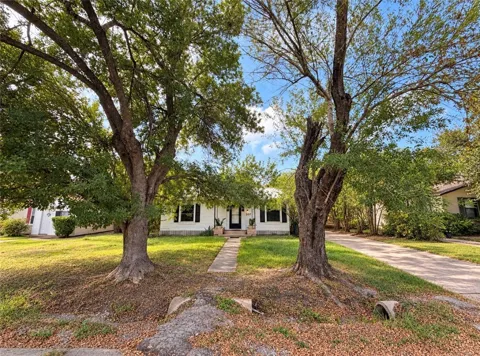 207 W Houston