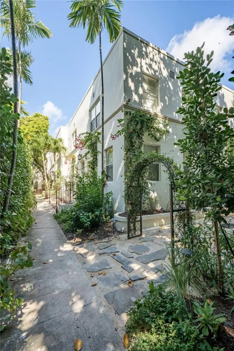 726 Meridian Ave #2
