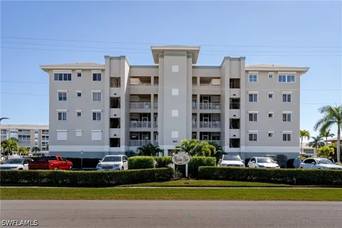 Panama Court #203