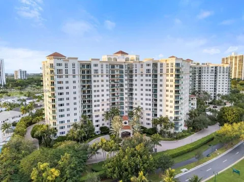 19900 E Country Club Dr #1209