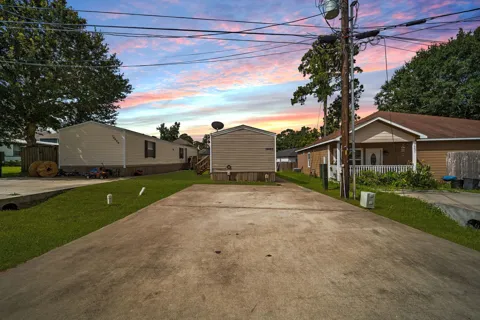 16693 E Forrestal