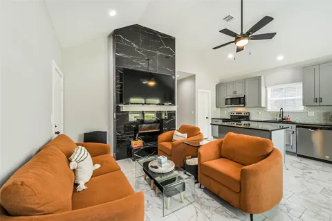 16518 Eastchase
