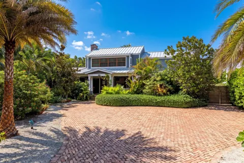 613 S Lakeside Drive