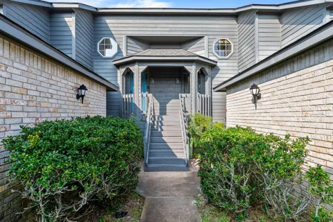 210 Oak Bay #1203