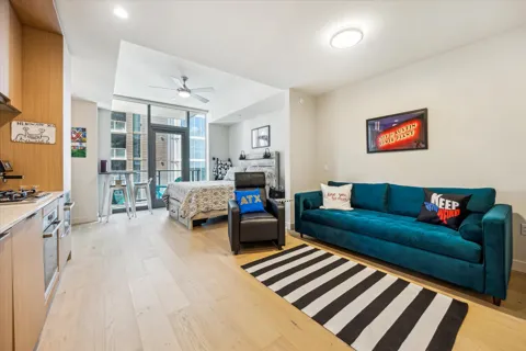 44 East Avenue #1806