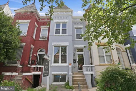 1004 11TH STREET NE