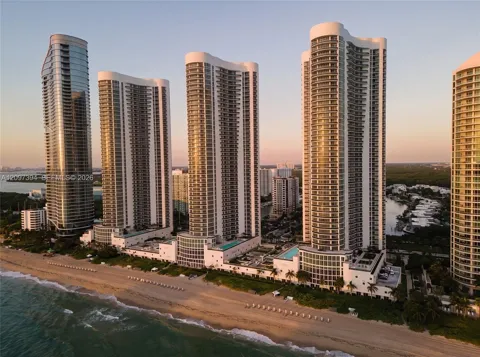 15901 Collins Ave #405